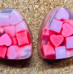 seife crazysuitcaseflamingo hearts floating